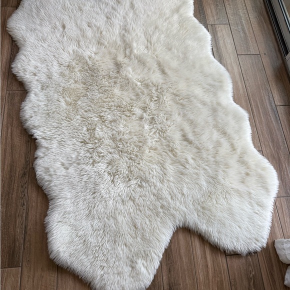 Faux Sheepskin Rug - Picture 4 of 4